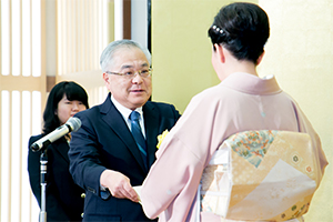 表彰状授与の様子